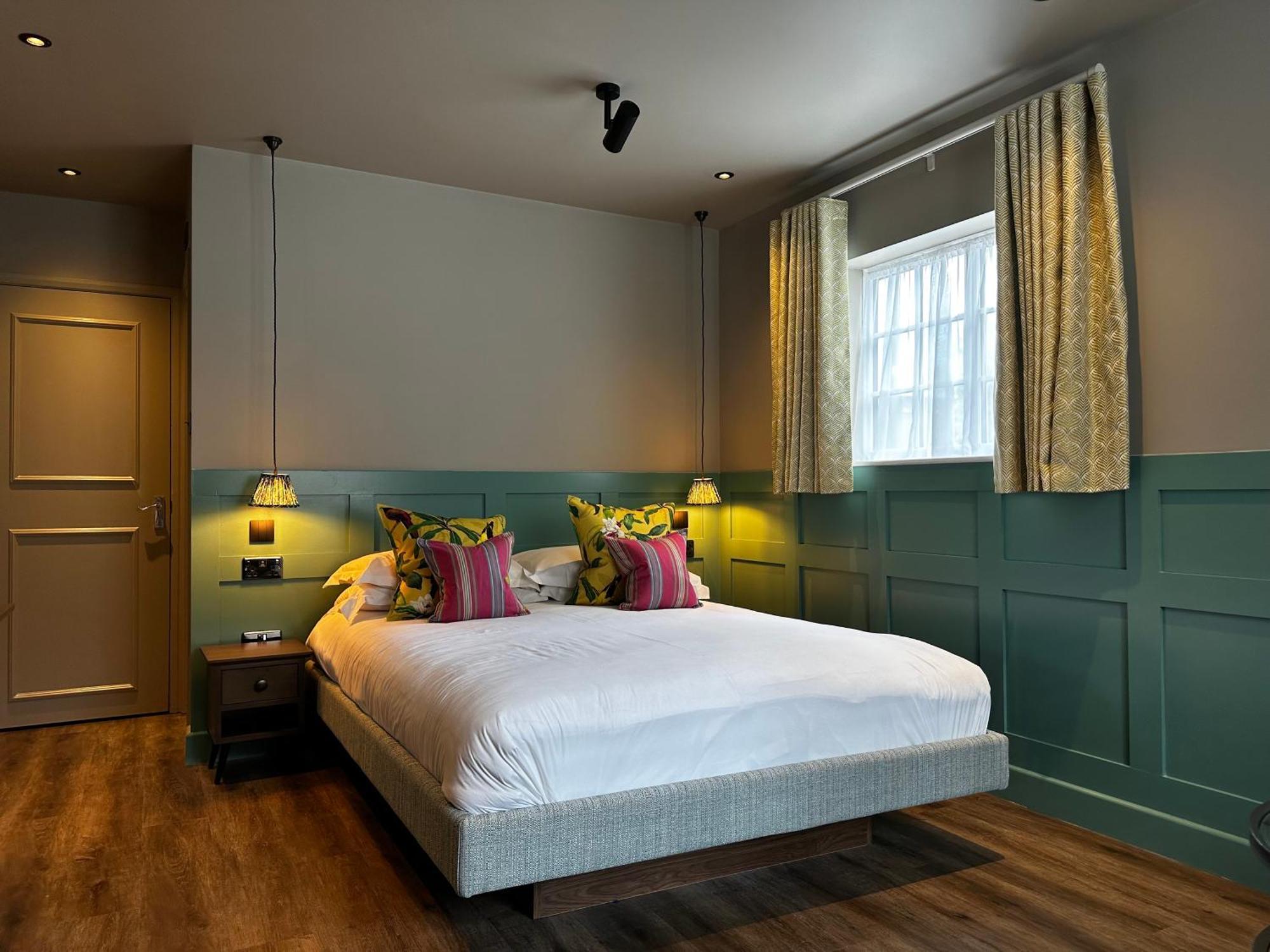 Inn The George 4*