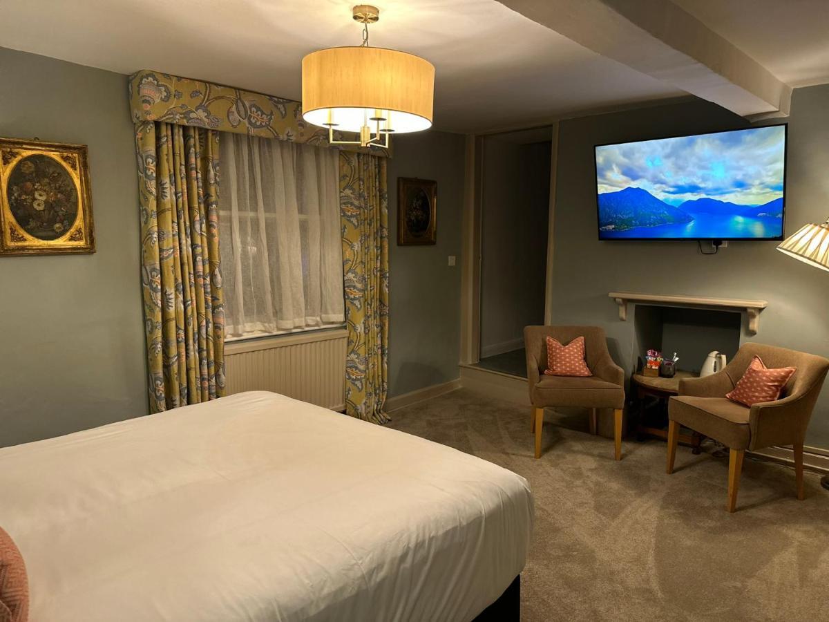 Inn The George